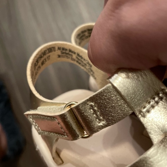 Wonder Nation Gold Sandals with Cage Straps size 10C - Picture 2 of 5